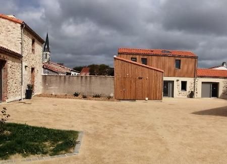 La Borderie - Maison Des Randonnees - Gite Etape - Gite De Groupe Vairé المظهر الخارجي الصورة