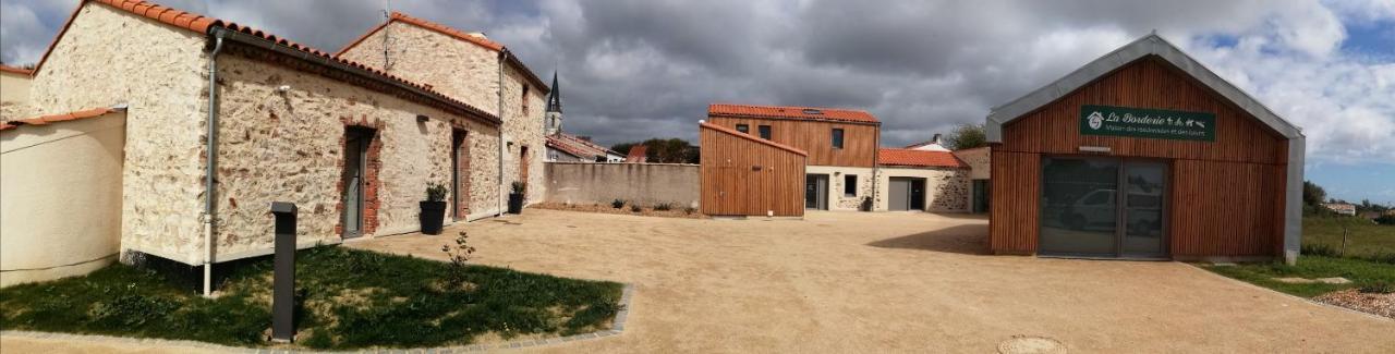 La Borderie - Maison Des Randonnees - Gite Etape - Gite De Groupe Vairé المظهر الخارجي الصورة