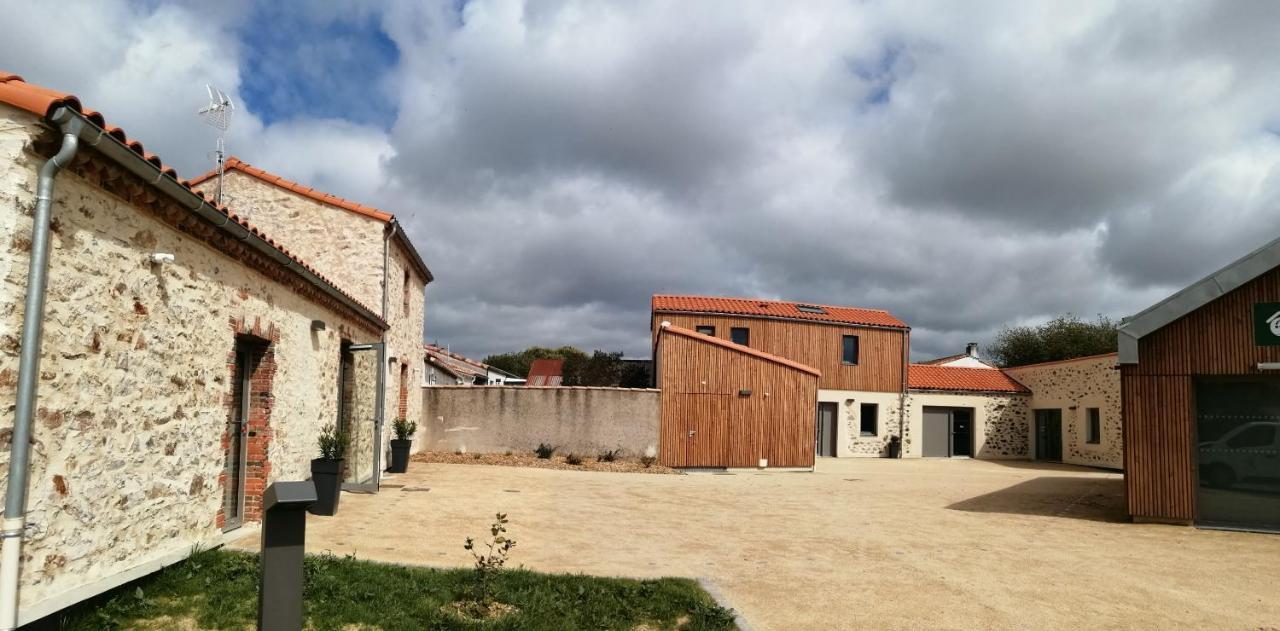 La Borderie - Maison Des Randonnees - Gite Etape - Gite De Groupe Vairé المظهر الخارجي الصورة